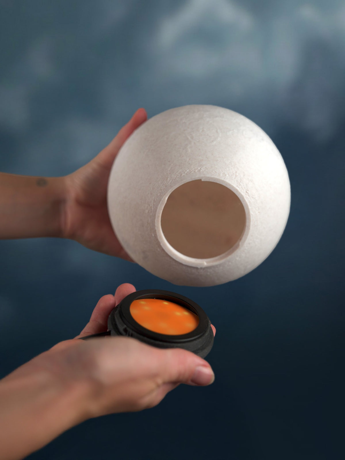 Lampe Vénus imprimée en 3D allumée, lampe d'ambiance planète – Jagou Design
