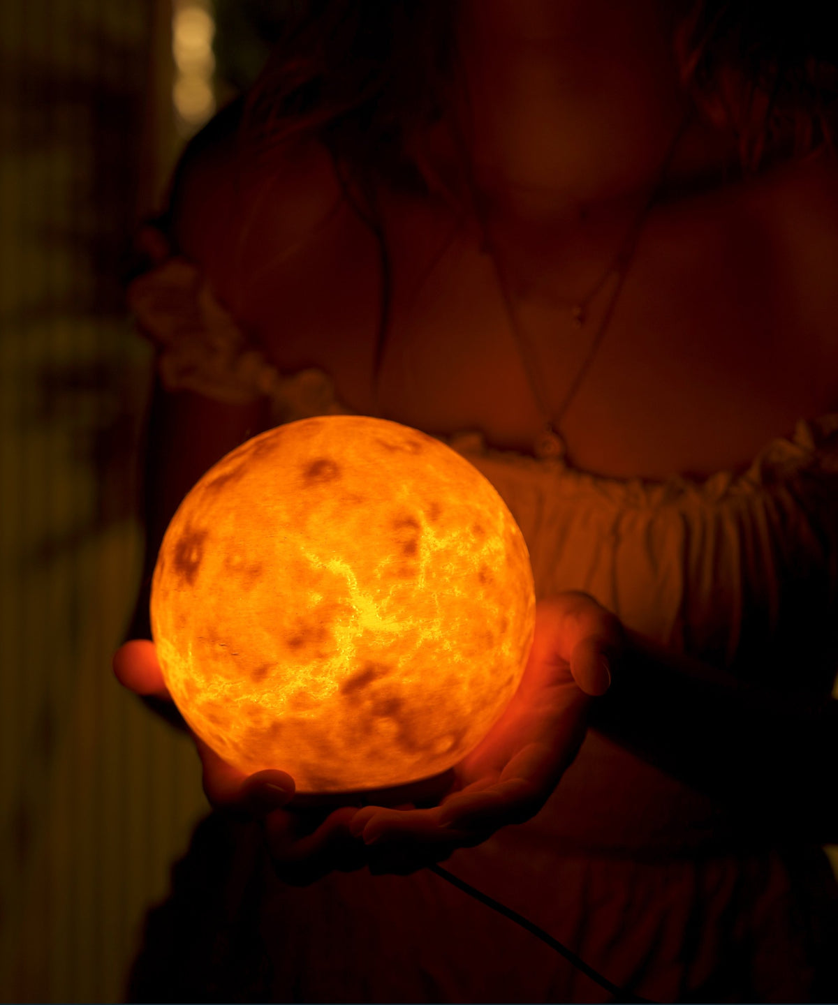 Lampe Vénus imprimée en 3D allumée, lampe d'ambiance planète – Jagou Design