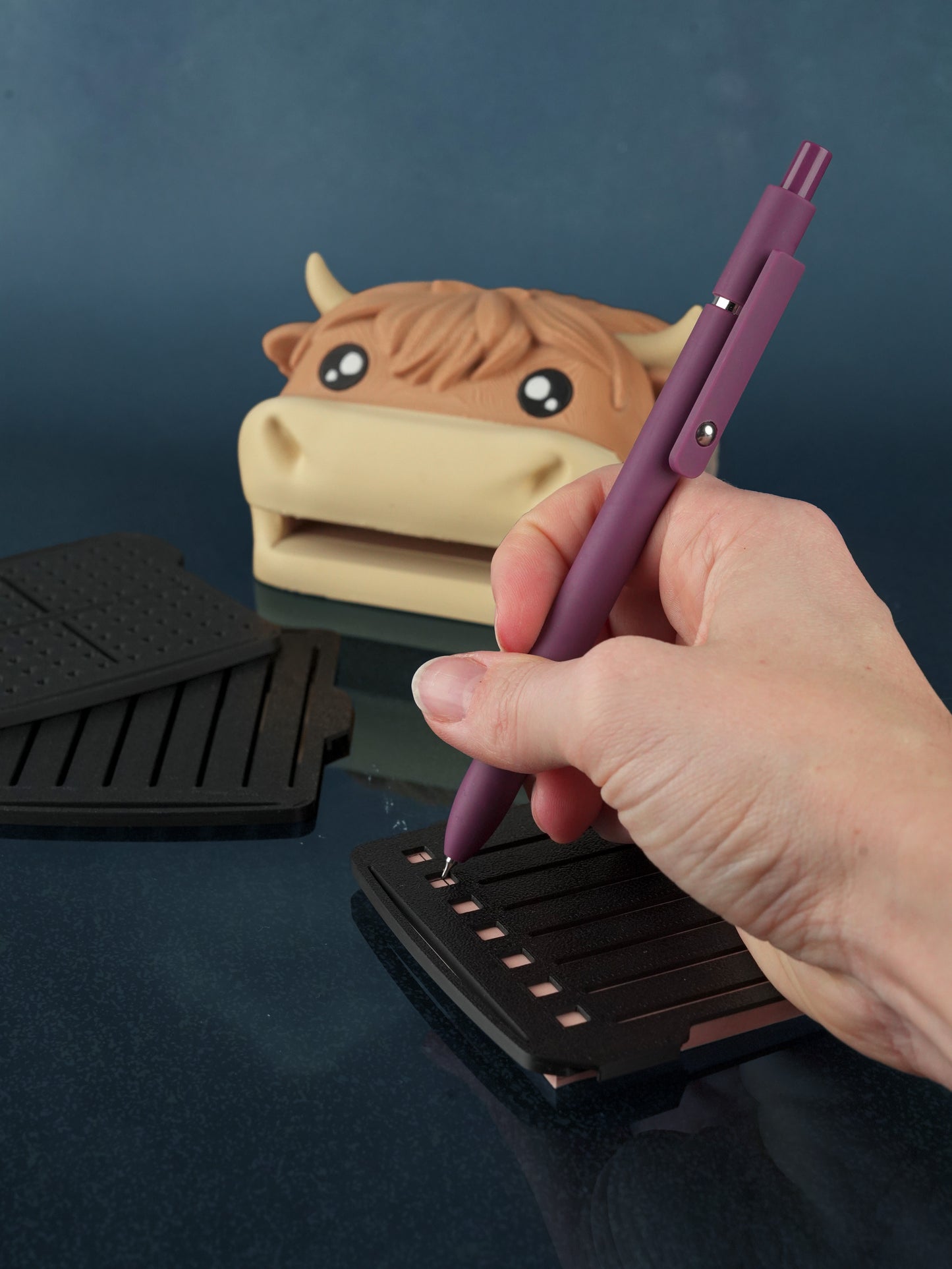 Highland Cow Desk Organizer – Decorative Pen Holder Gift