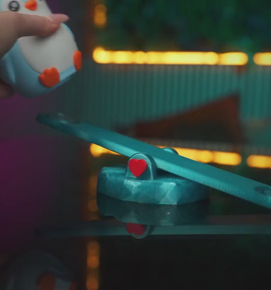 Vidéo : Tirelire Duo Pingouin Balançoire, création imprimée en 3D Jagou Design