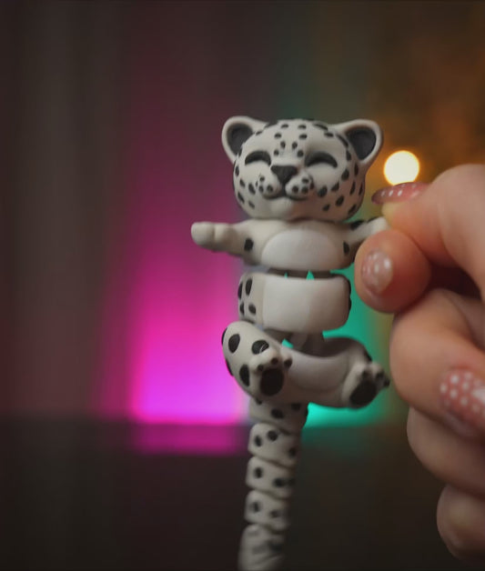 Vidéo : Porte-Clés Panthère des Neiges Flexi, création imprimée en 3D Jagou Design